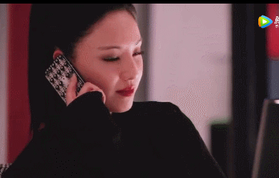 爆红后，被脱得只剩内裤，成了全香港的笑话，