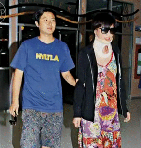 爆红后，被脱得只剩内裤，成了全香港的笑话，