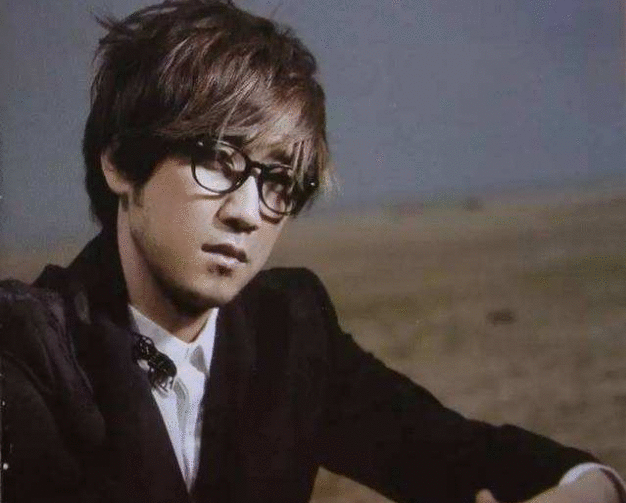 他本是小虎队第四位成员，巅峰时碾压苏有朋，