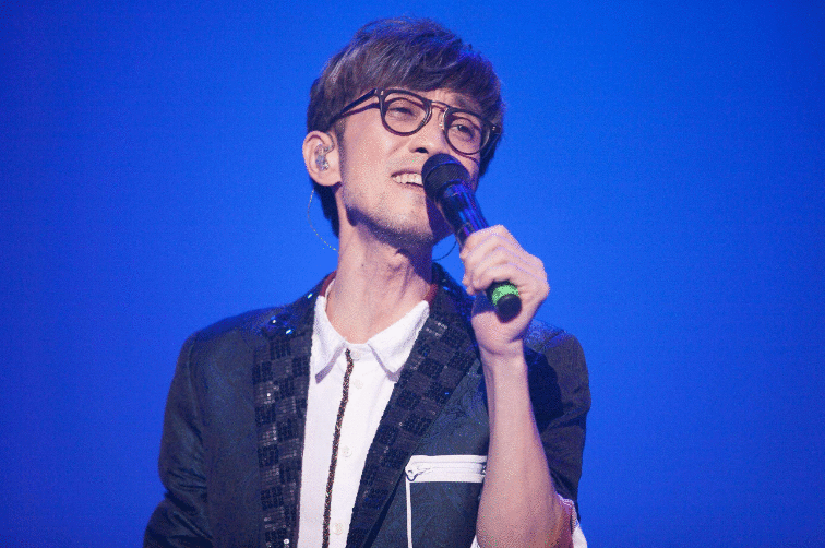 他本是小虎队第四位成员，巅峰时碾压苏有朋，