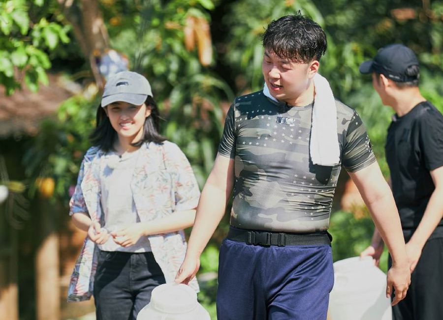 吴昕《向往4》被动劳动，说悄悄话和李诞比“懒