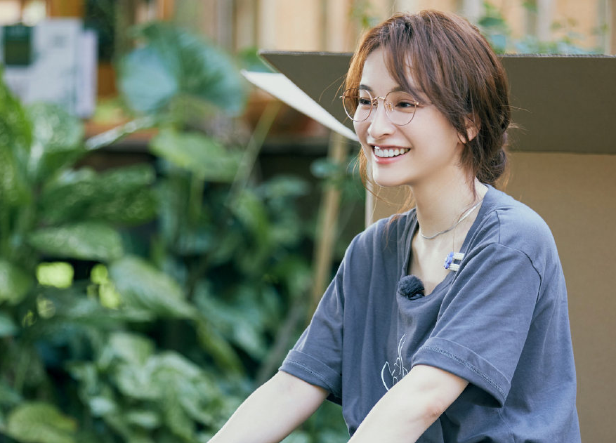 吴昕《向往4》被动劳动，说悄悄话和李诞比“懒