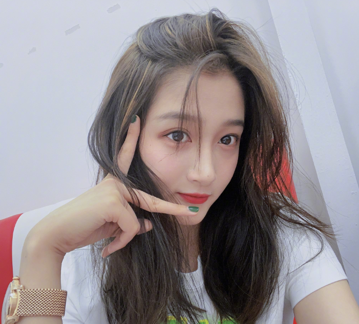 关晓彤自曝20岁第一次被骂哭，那年她与鹿晗公布