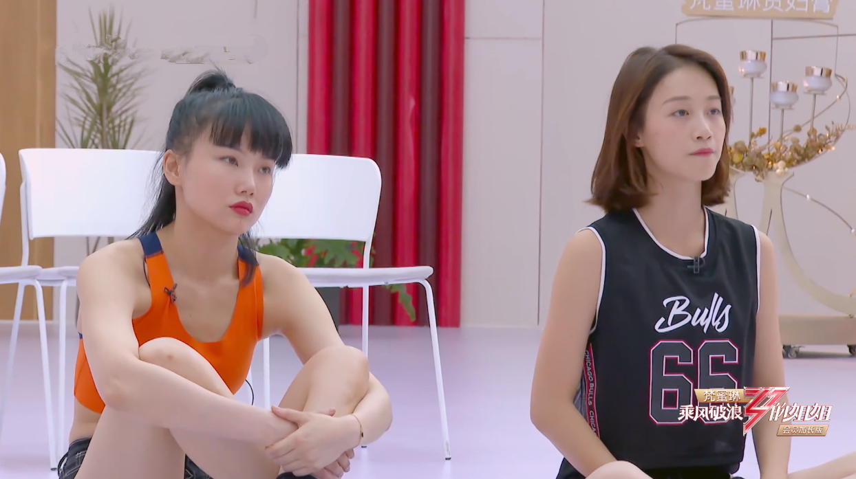 宁静虚心夸老师有“料”，蓝盈莹挨批后却耸肩