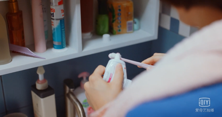 关晓彤这部新剧必推，总算演起霸道姐了，让人