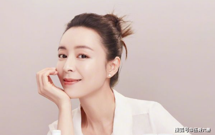 从一线女星到为小10岁的白宇做配角，40岁的张静