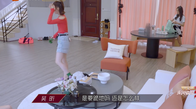 蓝盈莹无视吴昕腿伤，不在乎被评委批评，对比