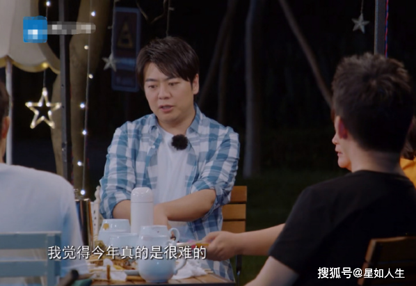 偶遇郎朗老婆独自拍广告，吉娜秒变表情引热议