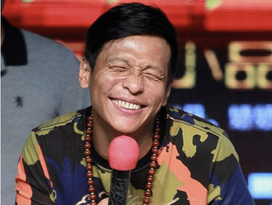 他是宋小宝的小舅子,被称为“赵本山最丑的弟