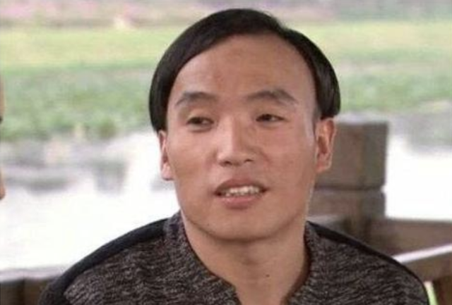 他是宋小宝的小舅子,被称为“赵本山最丑的弟