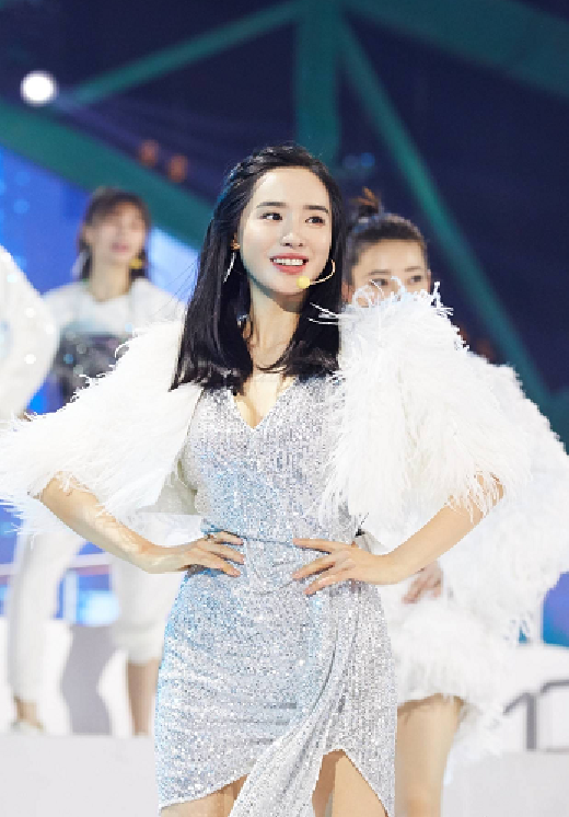 伊能静采访惹争议，吐槽王智跑调没能力，教唱