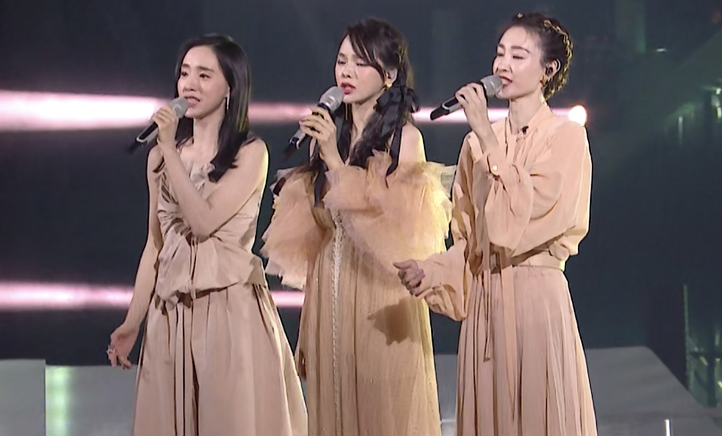 伊能静采访惹争议，吐槽王智跑调没能力，教唱