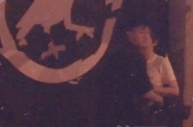 董璇无视前夫高云翔，和90后男星街头牵手搂腰，