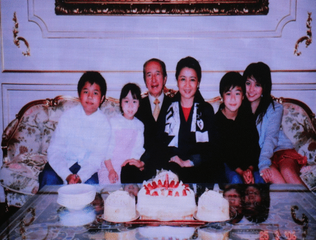 赌王出殡，林青霞现身灵堂拜别，刘德华花牌落