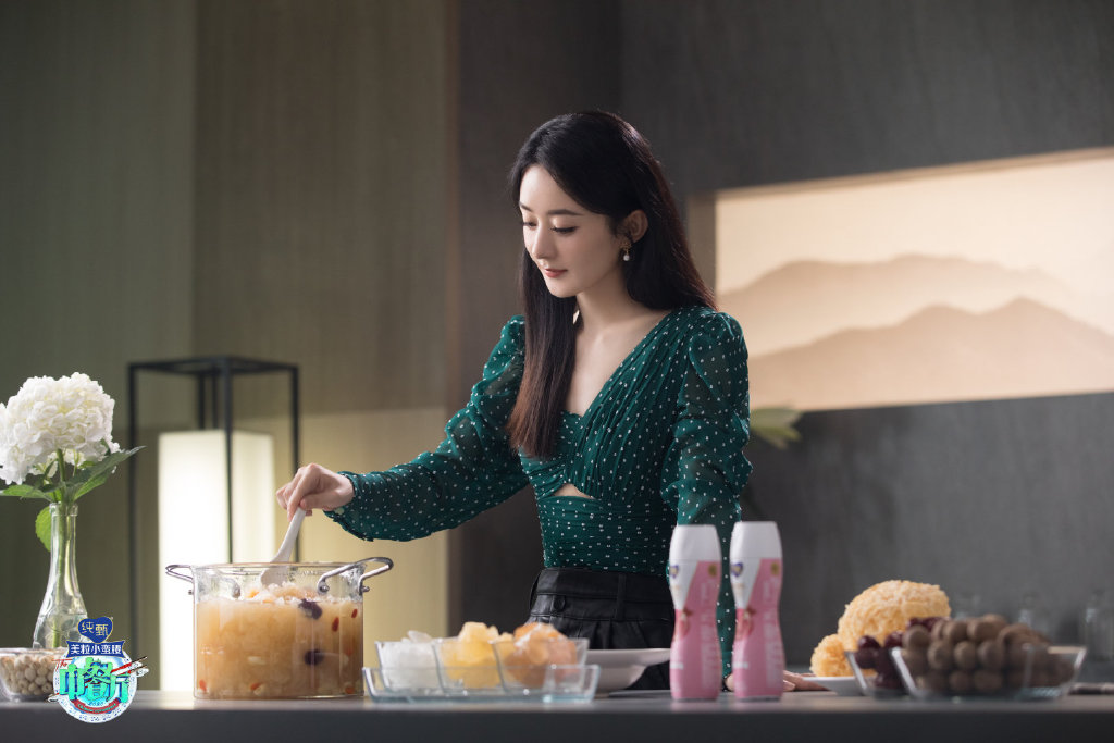 黄晓明搬行李赵丽颖“穷”算账《中餐厅4》 今晚