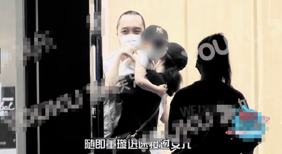 赴宴带小11岁鲜肉男,共回家疑同居,从原谅教主到