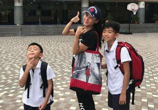 独自带三子,8年无作品,今遭前经纪人追讨千万