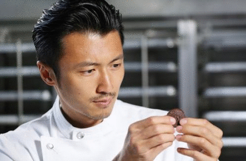 独自带三子,8年无作品,今遭前经纪人追讨千万