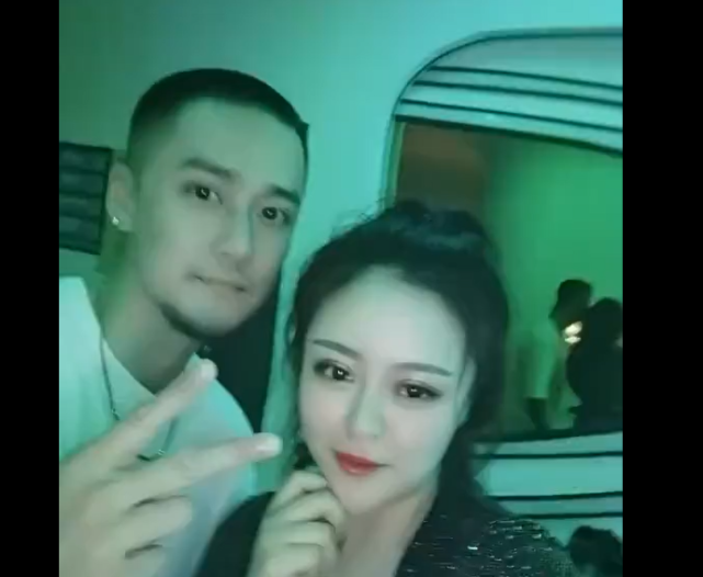 王思聪前女友豆得儿和秦奋在一起了？一同唱k，