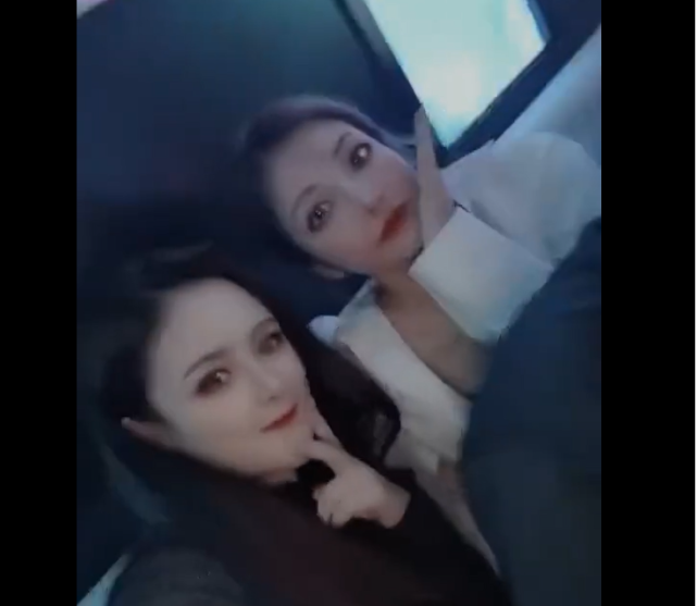 王思聪前女友豆得儿和秦奋在一起了？一同唱k，