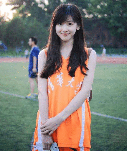 20岁赴美国留学，23岁身价超500亿，才26岁的她凭