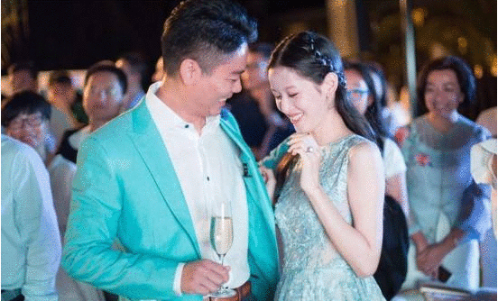 20岁赴美国留学，23岁身价超500亿，才26岁的她凭