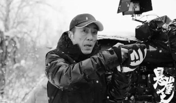 张艺谋审美改变竟用网红脸？新晋00后谋女郎首亮