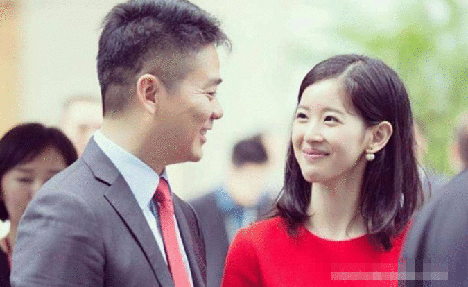 20岁赴美国留学，23岁身价超500亿，才26岁的她凭