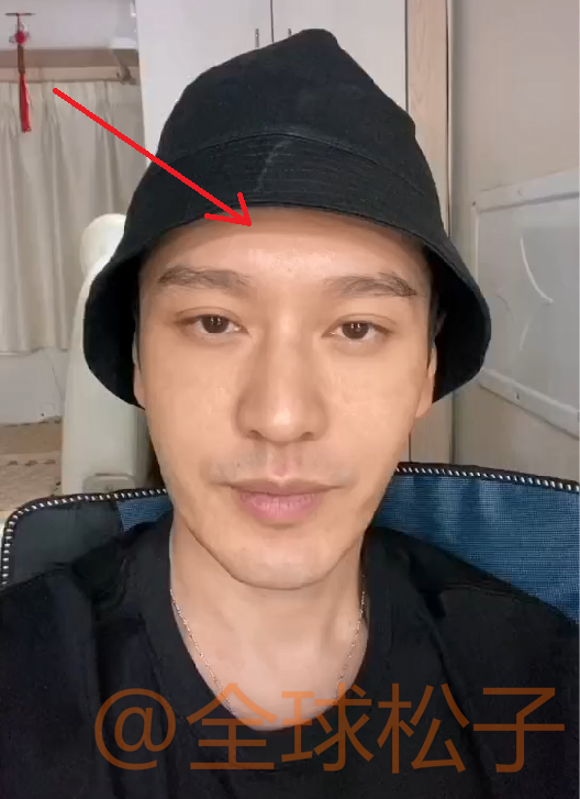 黄晓明素颜录视频自证“颜值”，疑似加了滤镜