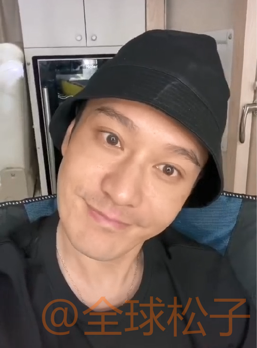 黄晓明素颜录视频自证“颜值”，疑似加了滤镜