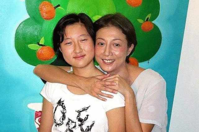 亲妈卖惨亲爹隐形,4000万安置费是泡影,真娱乐