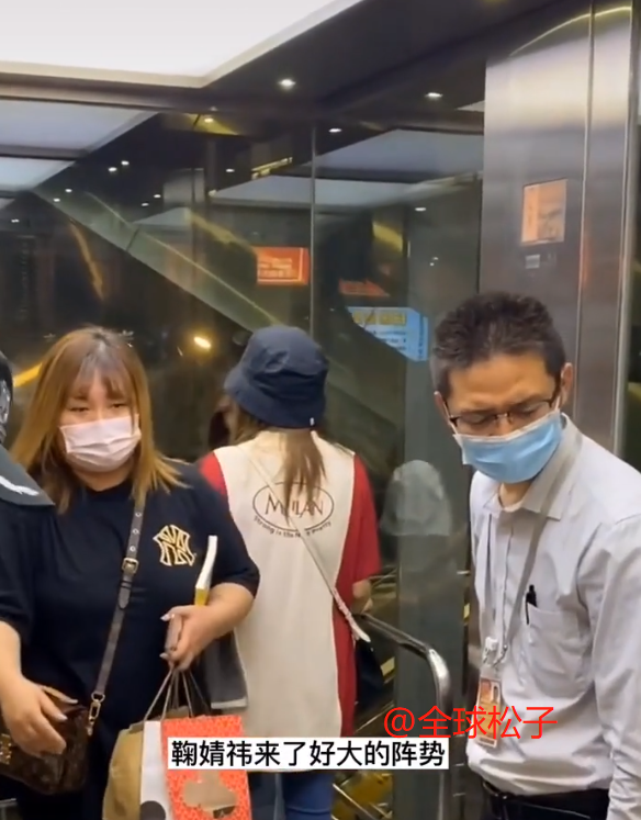 巨星来了?鞠婧祎要坐电梯,保镖把电梯里的人
