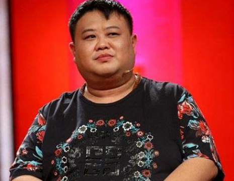 他是郭德纲的师弟，身在德云社却有自己的公司