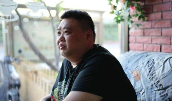 他是郭德纲的师弟，身在德云社却有自己的公司