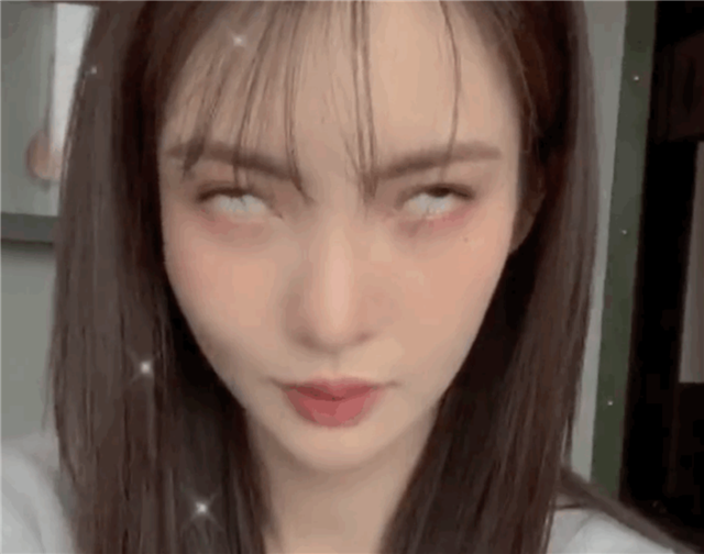 金晨被指美颜过度嘴变歪，她翻白眼回应，晒童