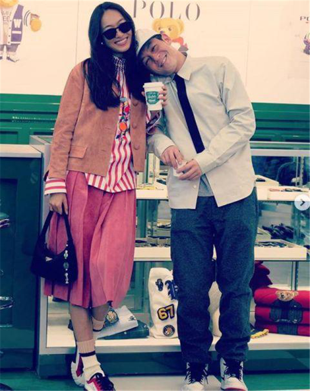 陈冠希为妻子秦舒培庆生：我的女王，爱你无以