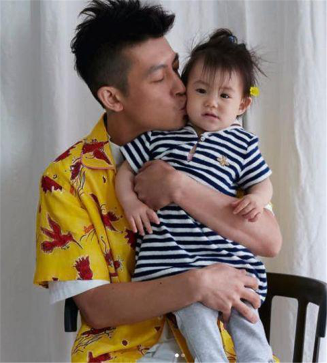 陈冠希为妻子秦舒培庆生：我的女王，爱你无以