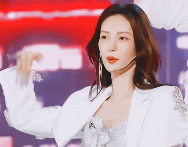 被黑“整容失败”？金晨霸气回应歪嘴，天生丽