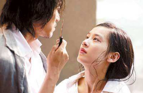 黄圣依被道具砸伤流血！豪门阔太复出艰辛，真