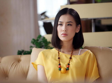 黄圣依被道具砸伤流血！豪门阔太复出艰辛，真