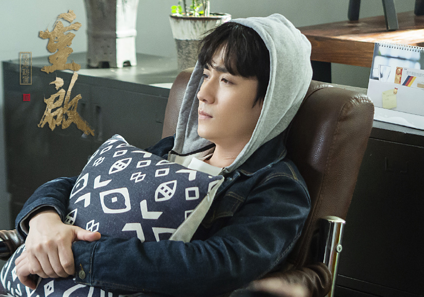 朱一龙拍《重启》，氧气瓶砸到眼眶强行忍痛，