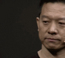 离婚索要40亿,却让4岁儿子卖唱养家?昔日身家40