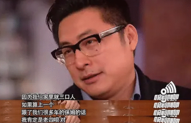 “上有老下有小”知名导演与神秘女子搂搂抱抱