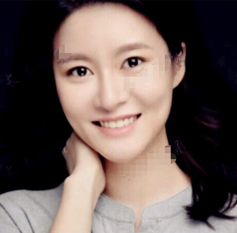 “小品王”黄宏女儿近照，26岁长相甜美，曾与水