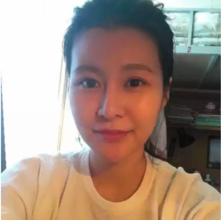 “小品王”黄宏女儿近照，26岁长相甜美，曾与水