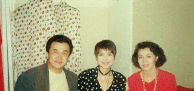 “小品王”黄宏女儿近照，26岁长相甜美，曾与水