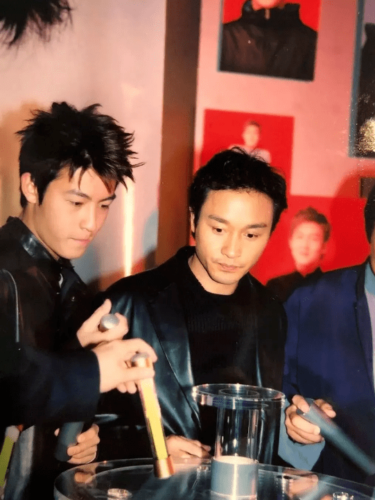 陈冠希晒3岁女儿近照：艳照门过去12年，他还好