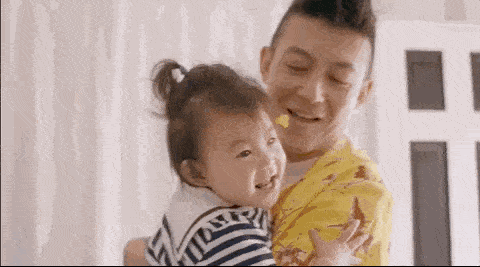 陈冠希晒3岁女儿近照：艳照门过去12年，他还好