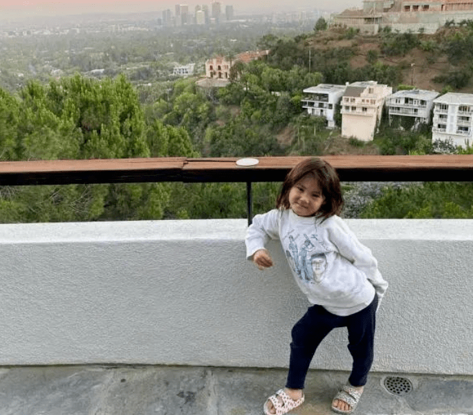 陈冠希晒3岁女儿近照：艳照门过去12年，他还好