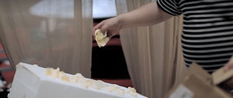 薇娅经纪人大婚，夫妻俩担任证婚人盛装出席，